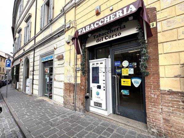 locale commerciale in vendita a Fabriano