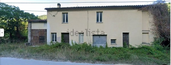 casale in vendita a Fabriano in zona Precicchie/Grotte