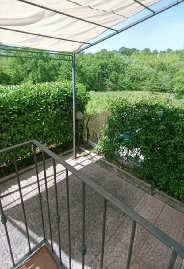 casa indipendente in vendita a Fabriano