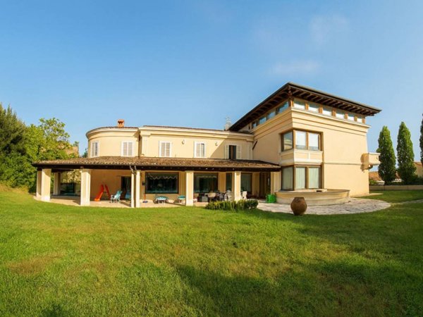 villa in vendita a Fabriano