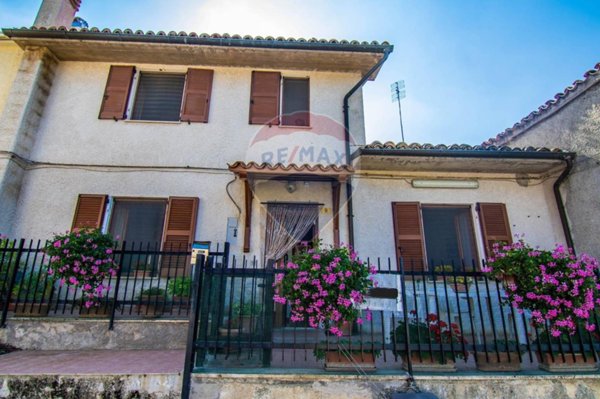 casa indipendente in vendita a Fabriano in zona San Giovanni