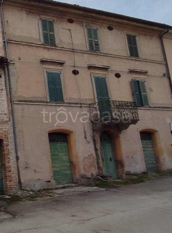 casa indipendente in vendita a Fabriano