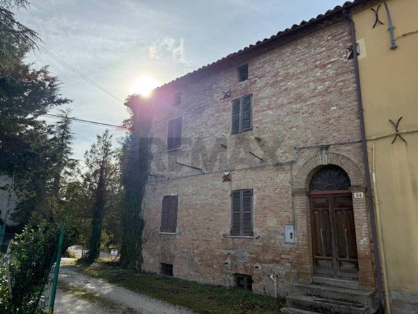 casa indipendente in vendita a Fabriano in zona Coccore