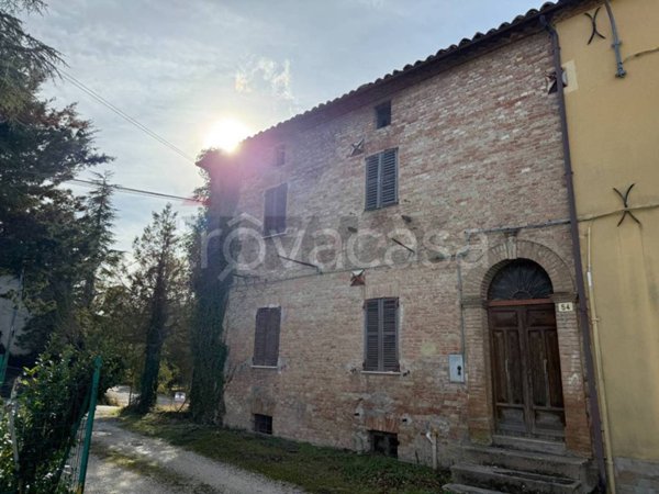 casa indipendente in vendita a Fabriano