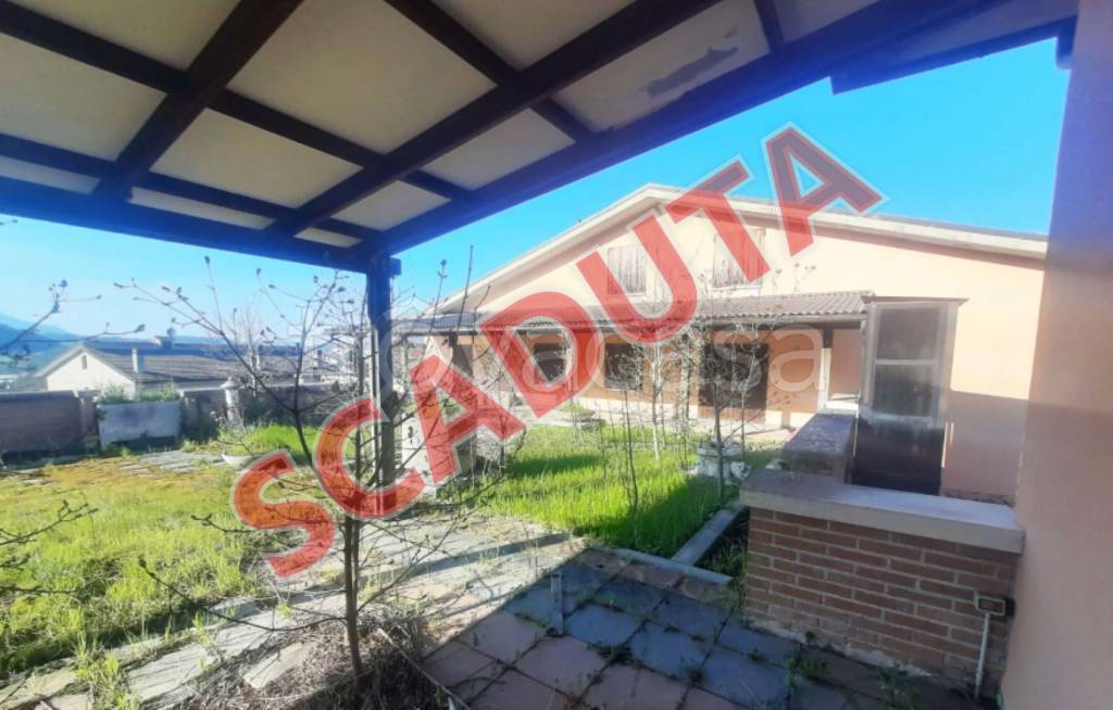 appartamento in vendita a Fabriano in zona Marischio