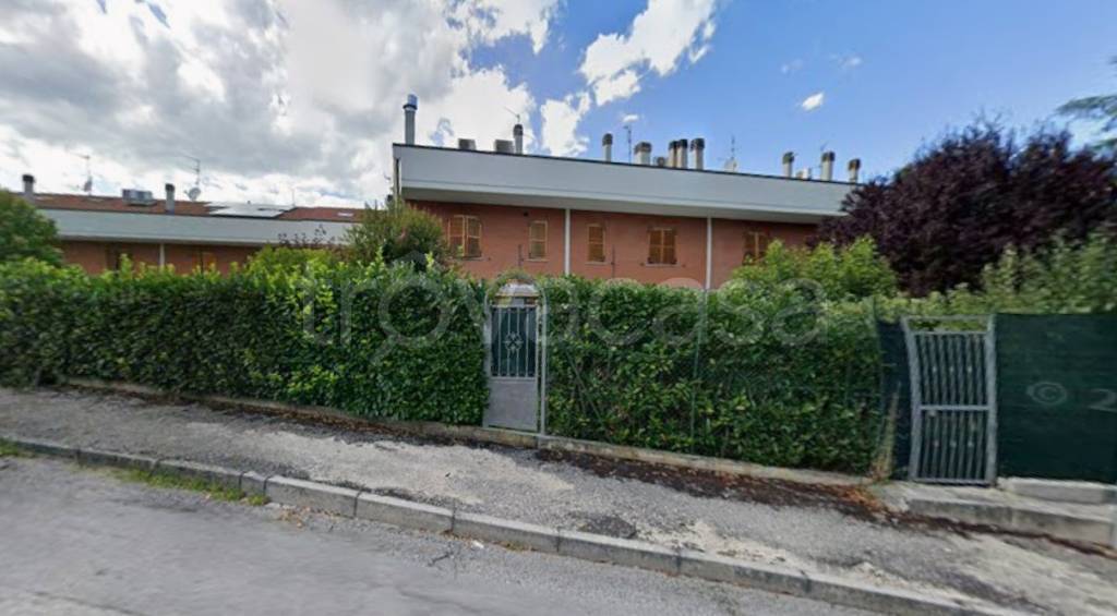 casa indipendente in vendita a Fabriano