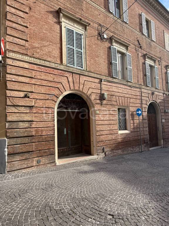 negozio in vendita a Fabriano