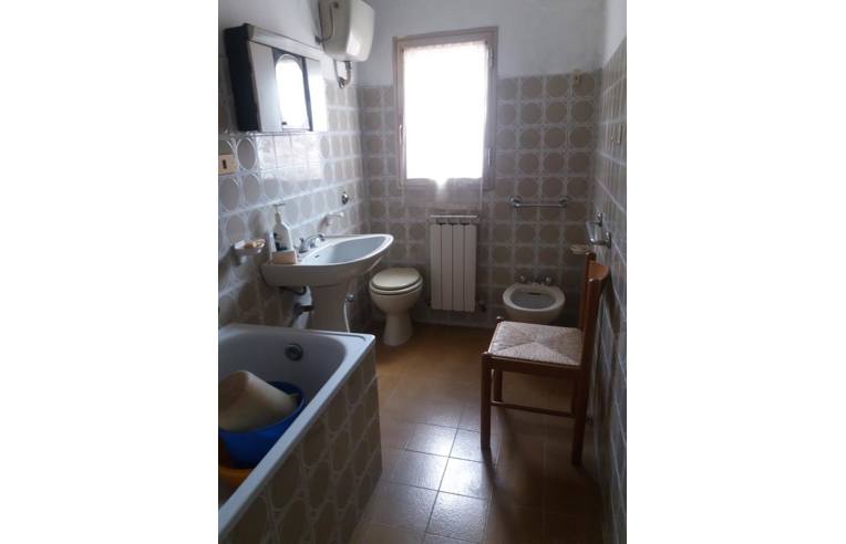 casa indipendente in vendita a Fabriano