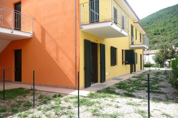 casa semindipendente in vendita a Fabriano in zona Borgo Tufico