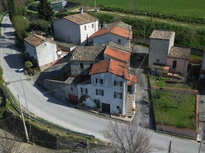 casa semindipendente in vendita a Fabriano in zona San Giovanni