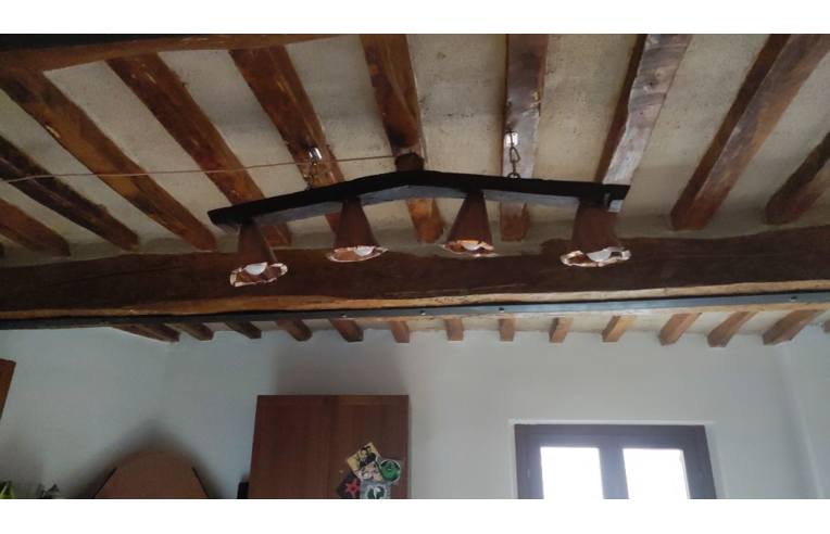 casa indipendente in vendita a Fabriano