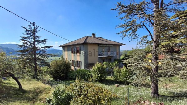 appartamento in vendita a Fabriano in zona Collamato