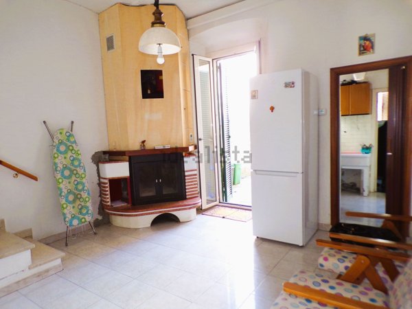 casa indipendente in vendita a Fabriano