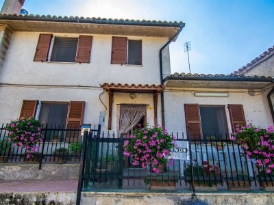 casa semindipendente in vendita a Fabriano in zona San Giovanni