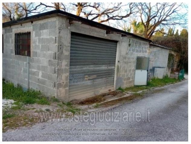 locale commerciale in vendita a Fabriano in zona Rocchetta