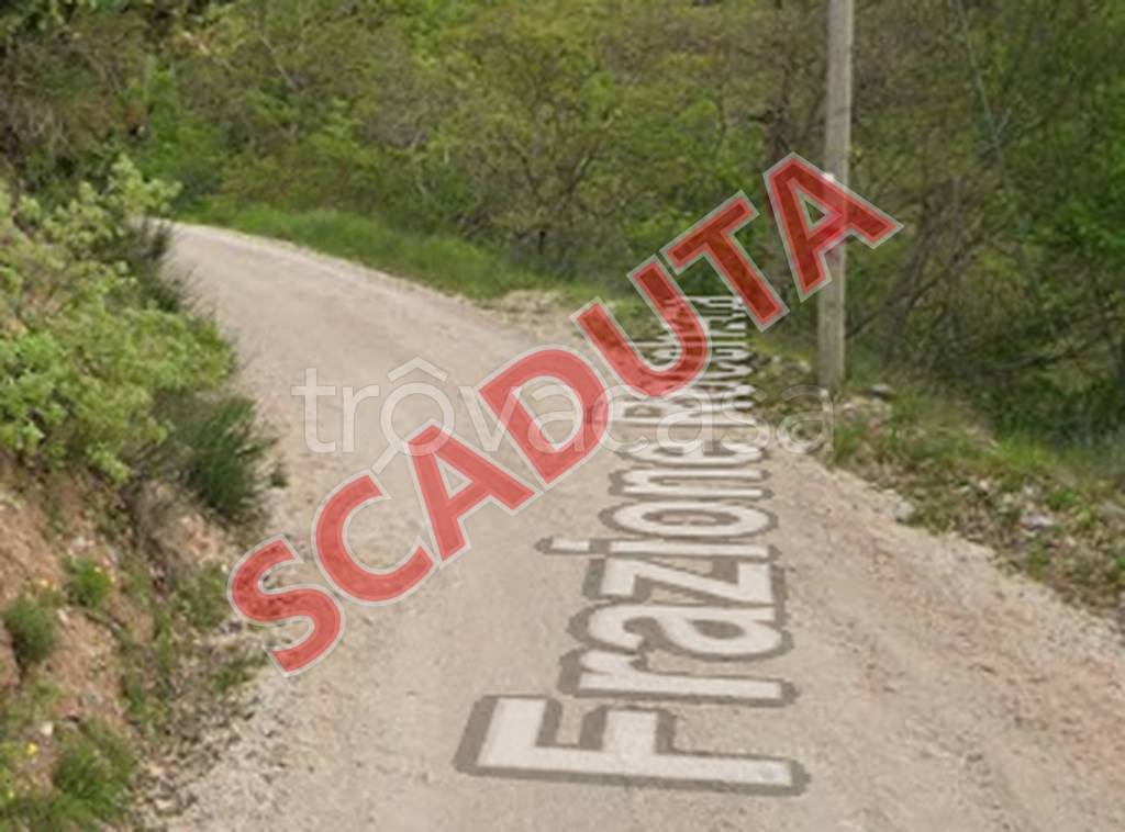 locale commerciale in vendita a Fabriano in zona Rocchetta