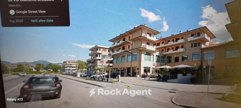 locale commerciale in vendita a Fabriano