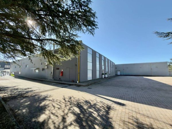 locale commerciale in vendita a Fabriano