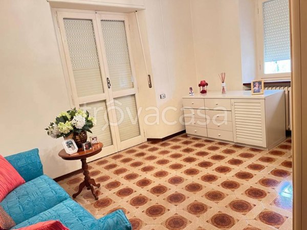casa indipendente in vendita a Fabriano