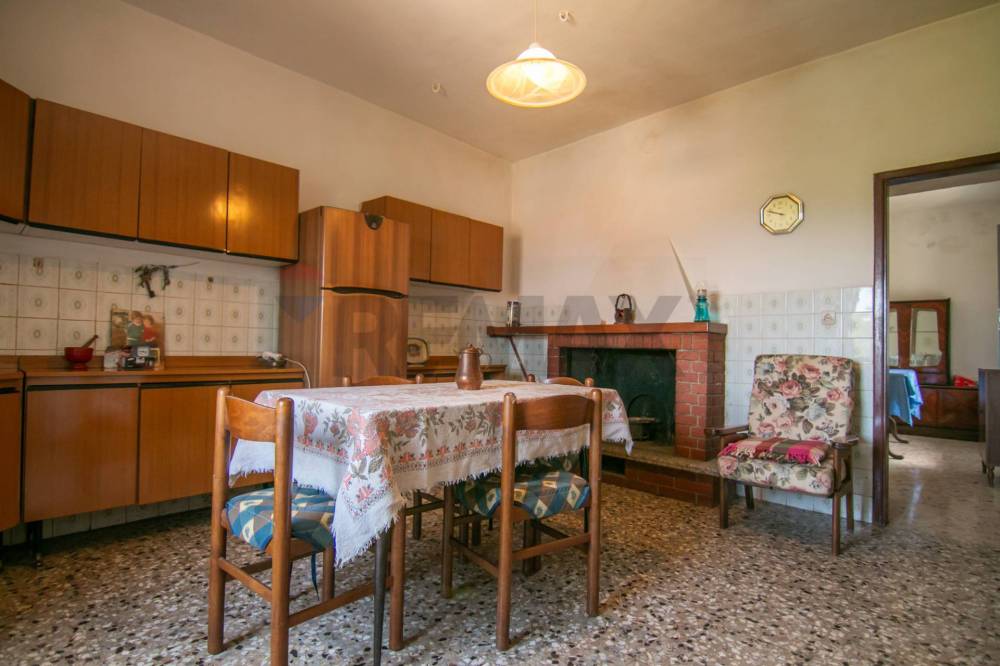 casa indipendente in vendita a Fabriano in zona San Giovanni