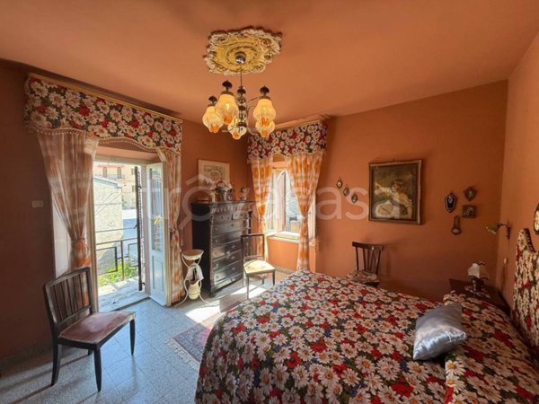 casa indipendente in vendita a Fabriano in zona Precicchie/Grotte