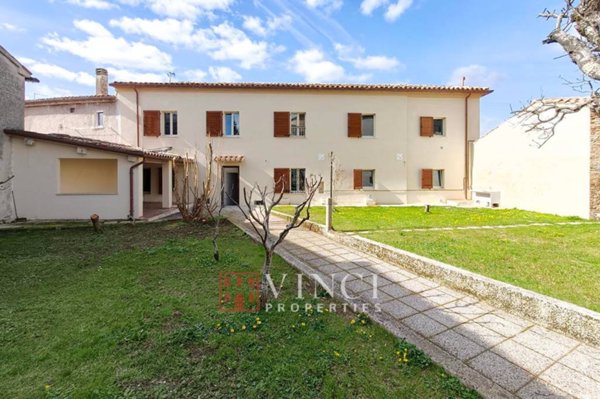 casa indipendente in vendita a Fabriano in zona Collamato