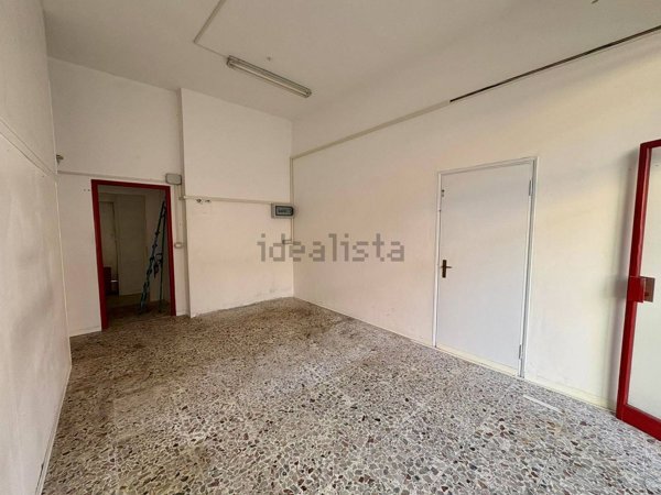 locale commerciale in vendita a Fabriano