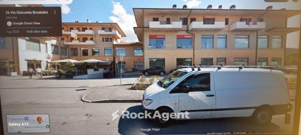 locale commerciale in vendita a Fabriano