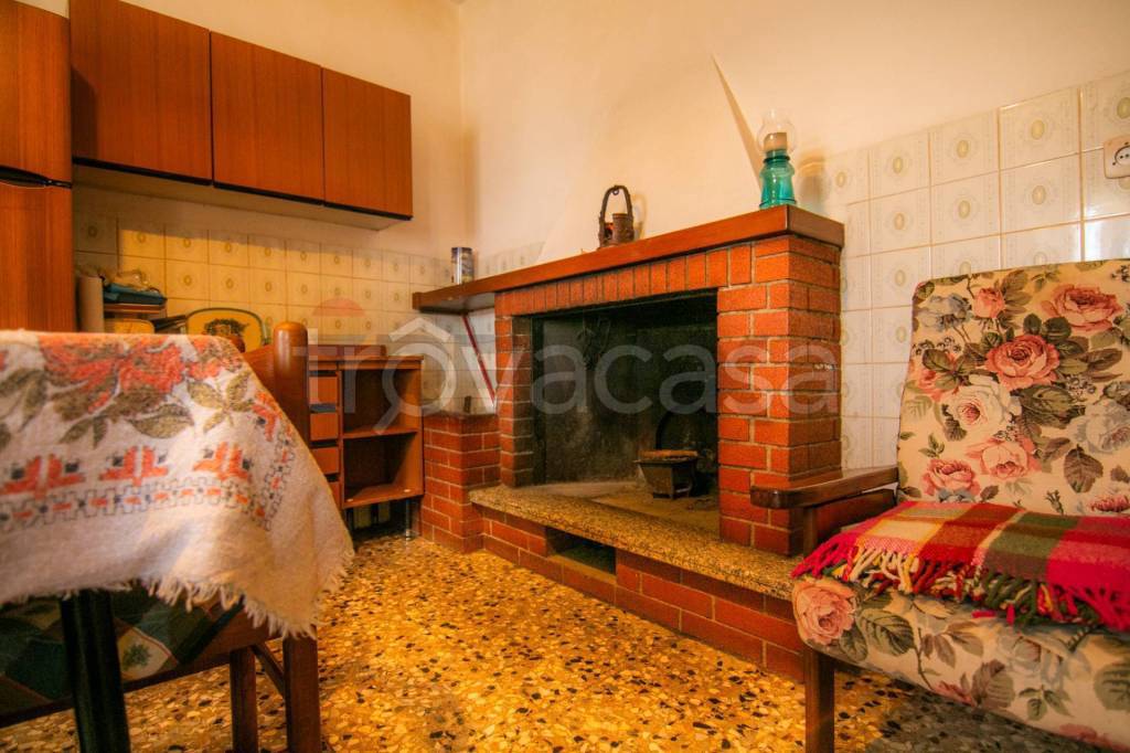 casa indipendente in vendita a Fabriano in zona San Giovanni