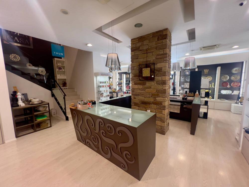 locale commerciale in vendita a Fabriano