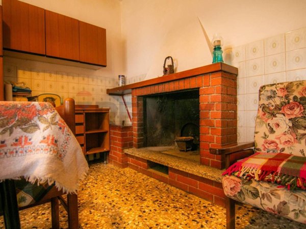 casa indipendente in vendita a Fabriano in zona San Giovanni