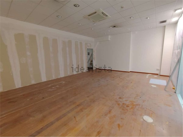 locale commerciale in vendita a Fabriano