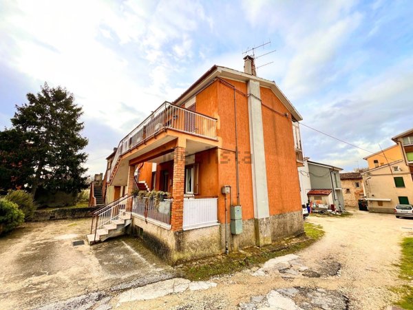 appartamento in vendita a Fabriano in zona Borgo Tufico