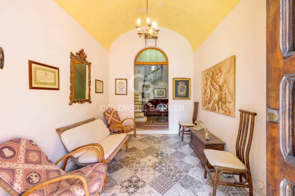 casa indipendente in vendita a Fabriano in zona Valleremita