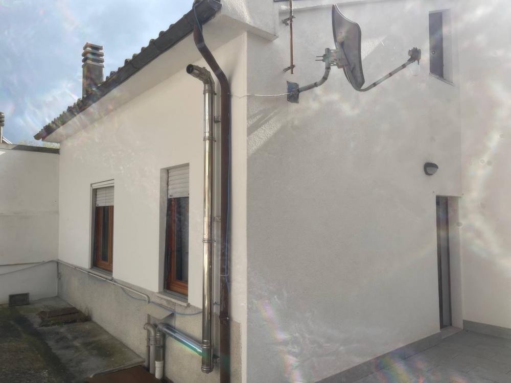 casa indipendente in vendita a Fabriano in zona Attiggio