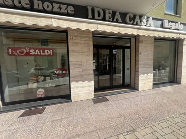 locale commerciale in vendita a Fabriano