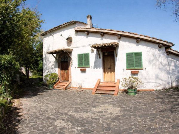 casa indipendente in vendita a Fabriano