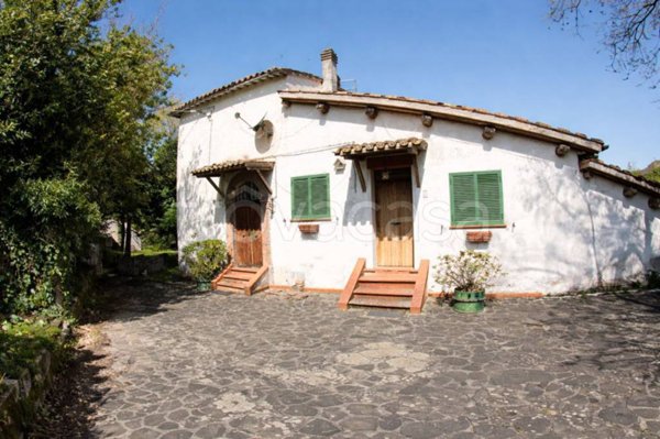 casa indipendente in vendita a Fabriano