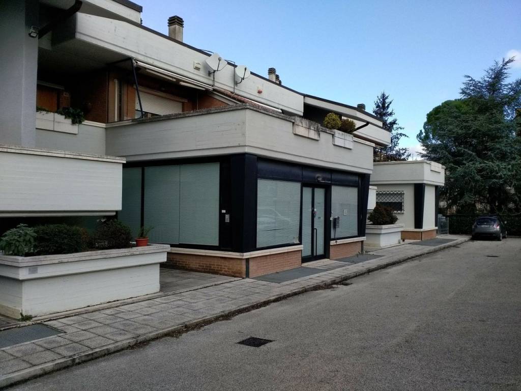 negozio in vendita a Fabriano
