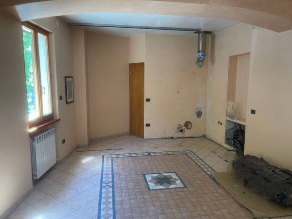 casa indipendente in vendita a Fabriano in zona Vallemontagnana