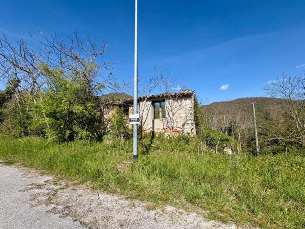 casa indipendente in vendita a Fabriano in zona Rocchetta