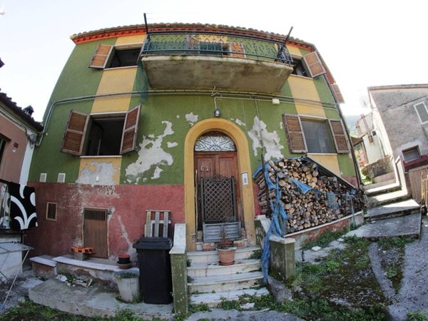 casa indipendente in vendita a Fabriano