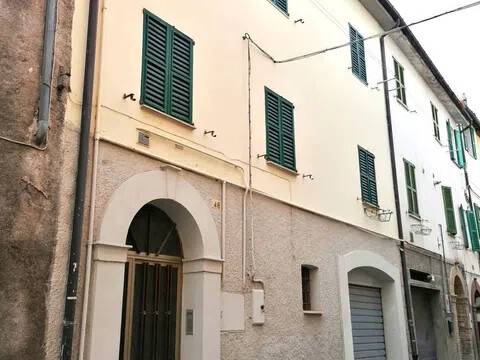 casa indipendente in vendita a Fabriano