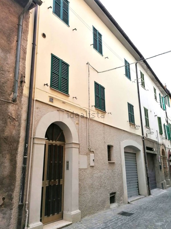 casa indipendente in vendita a Fabriano