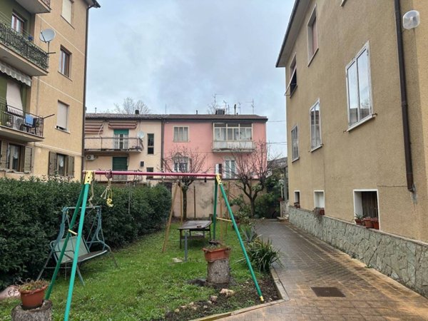 casa indipendente in vendita a Fabriano