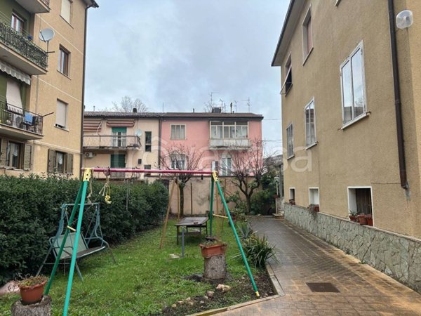 casa indipendente in vendita a Fabriano