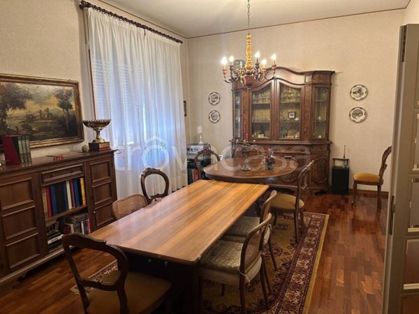 casa indipendente in vendita a Fabriano