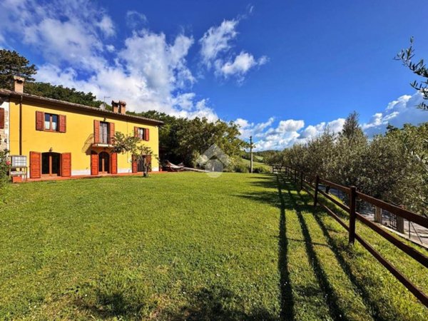 casa indipendente in vendita a Fabriano in zona Campodiegoli