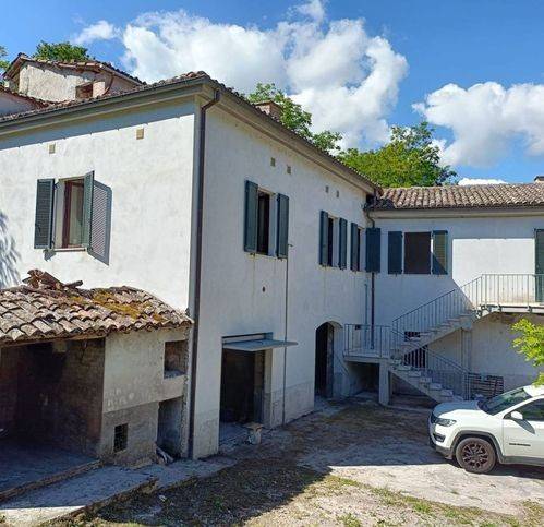 appartamento in vendita a Fabriano in zona Attiggio
