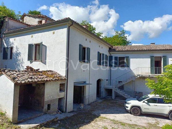 appartamento in vendita a Fabriano in zona Attiggio